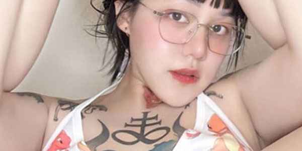 รูปหีสด สาวน่ารักแหกหีโชว์กล้อง อัพเดตใหม่สาวแว่นน่ารักน่าเย็ด แหวกรูแตดใหญ่โชว์กลีบหีไม่มีหมอย สาวน้อยช่วยตัวเอง